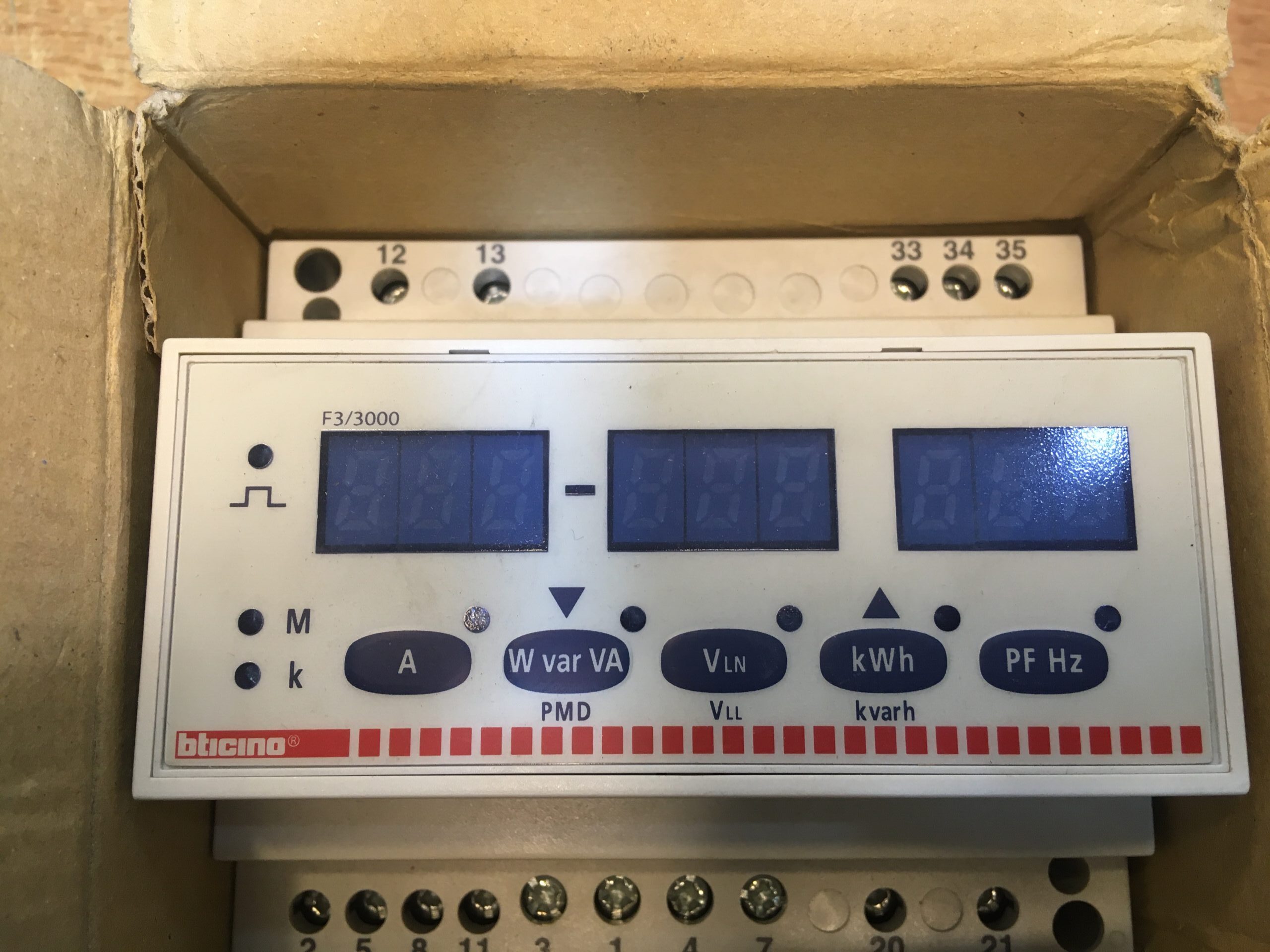 Equipment Model: F3/3000 Made by: btICINO Description: 3PH Energy Meter With rs232 com