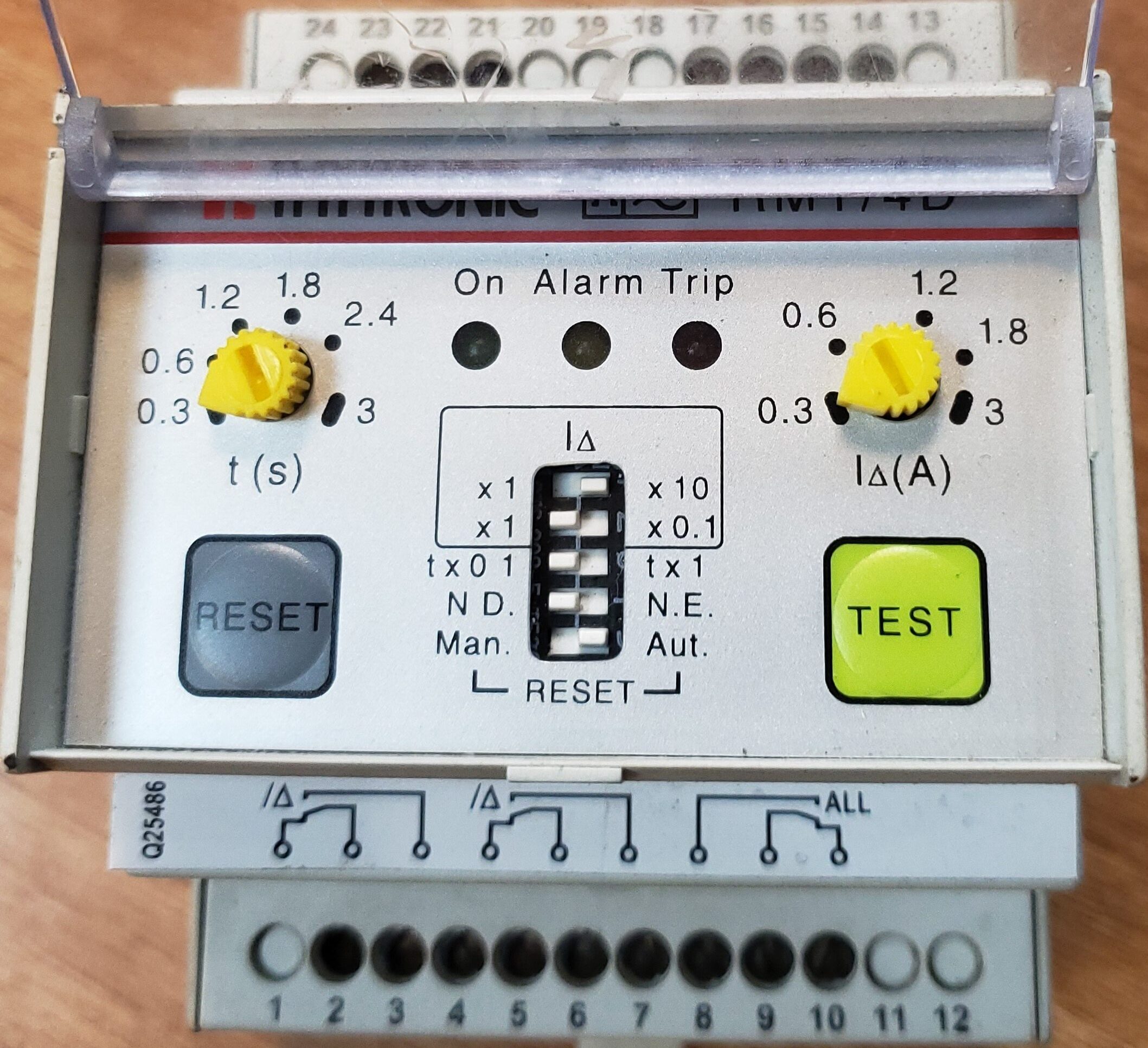 Equipment Model: RMT/4D Made by: thytronic Description: ELR  0.03-3A , 0.3s-3.0S , 220vac