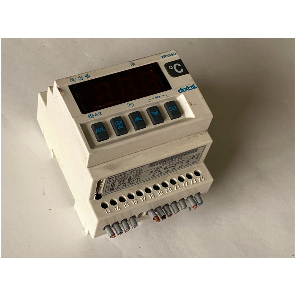 Equipment Model: XR500D Made by: Dlxeil Description: Temp Controller 