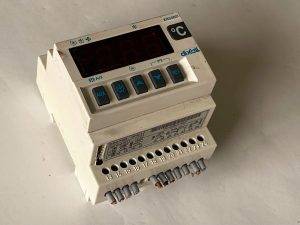 Equipment Model: XR500D Made by: Dlxeil Description: Temp Controller 